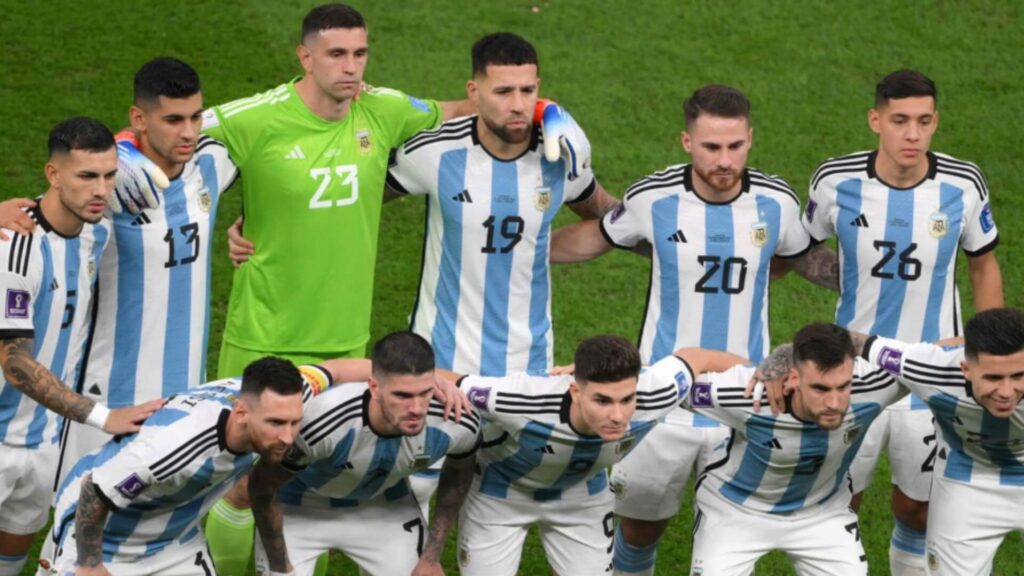 صورة للمنتخب الأرجنتيني بقيادة ميسي