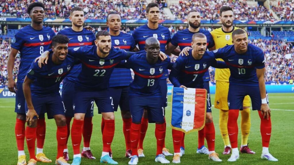 صورة للمنتخب الفرنسي وكيليان مبابي