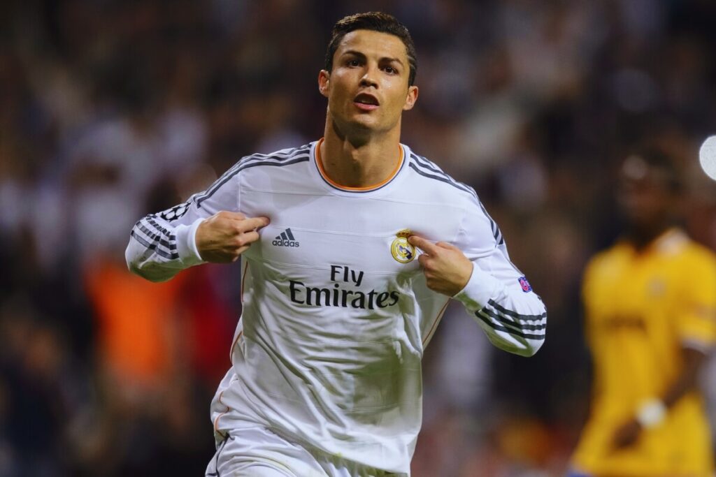 كريستيانو رونالدو أفضل لاعب بالتاريخ بزي الملكي ريال مدريد