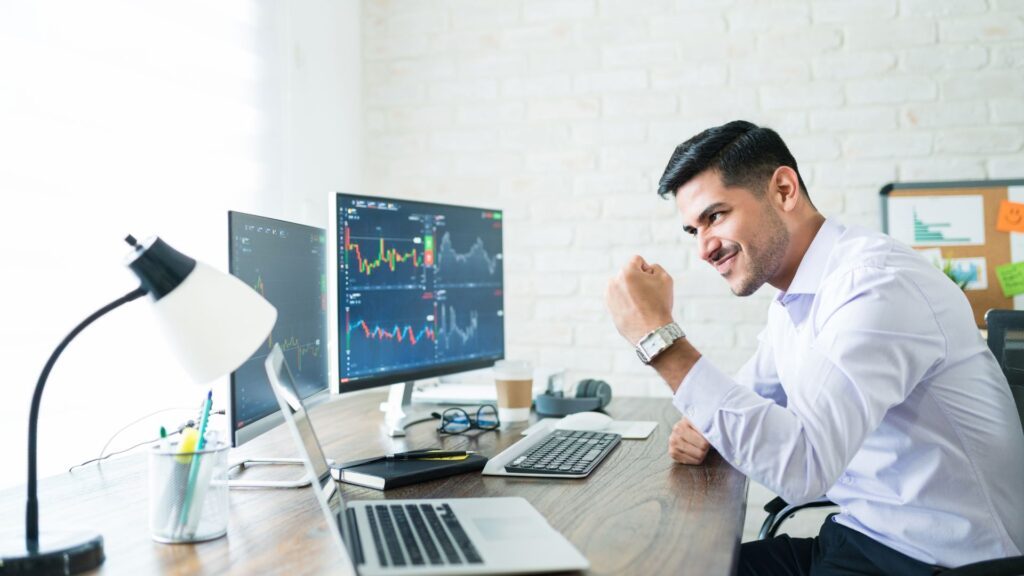 الربح من تداول الأسهم والعملات الرقمية