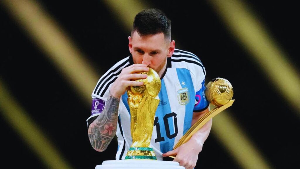 ليونيل-أندريس-ميسي-يفوز-بكأس-العالم