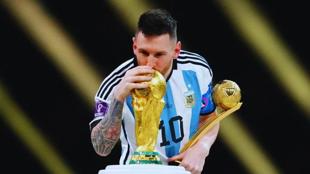 ليونيل-أندريس-ميسي-يفوز-بكأس-العالم