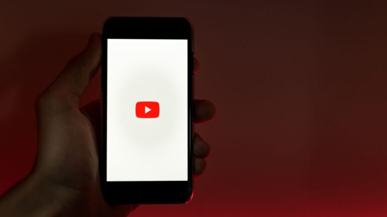 كيفية إنشاء قناة يوتيوب ناجحة للمبتدئين في 2025