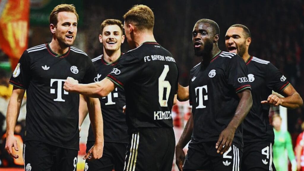 لاعبي-نادي-بايرن-ميونخ-من-أفضل-أندية-التاريخ