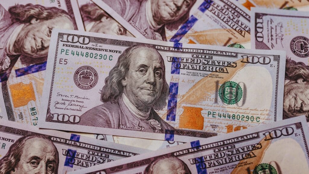 صورة لورقة من فئة المئة دولار أمريكي