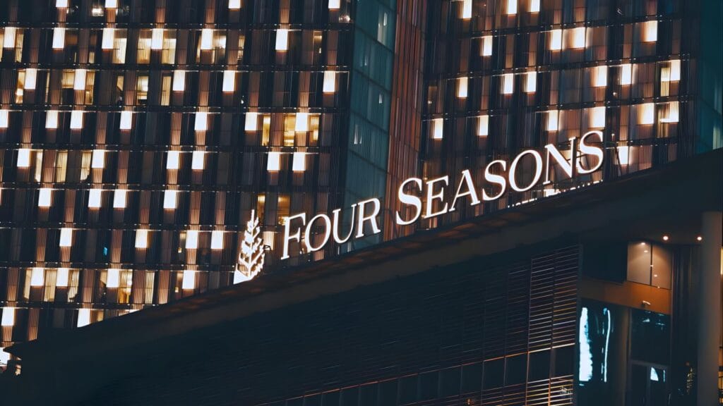 الكندية العالمية سلسلة فنادق فور سيزون الراقية