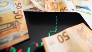 ما هو الاستثمار؟ تعريفه، أنواعه، وكيف تبدأ رحلتك نحو الحرية المالية